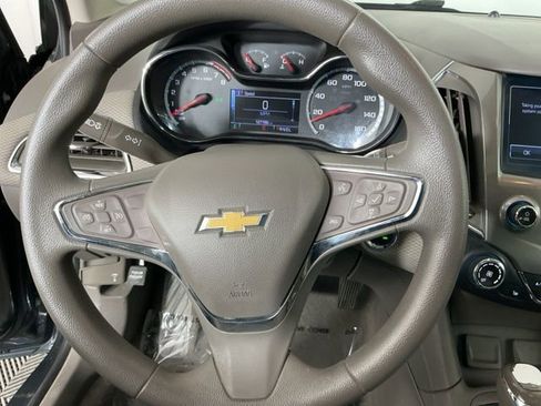 Used 2018 Chevrolet Cruze LT w/ Sun And Sound Package image 15