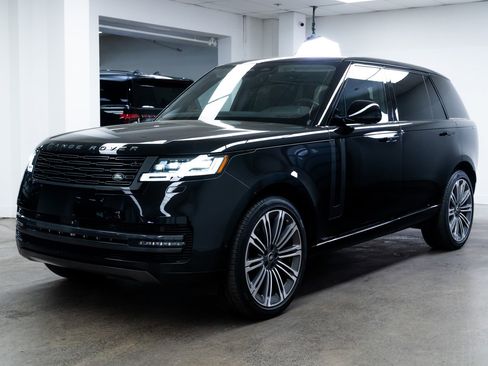 Used 2025 Land Rover Range Rover Long Wheelbase SE AWD/4WD image 3