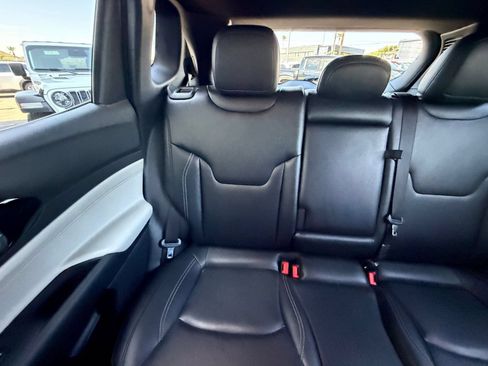 Used 2025 Jeep Compass Limited AWD/4WD image 39