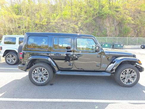 Used 2024 Jeep Wrangler High Altitude AWD/4WD image 8