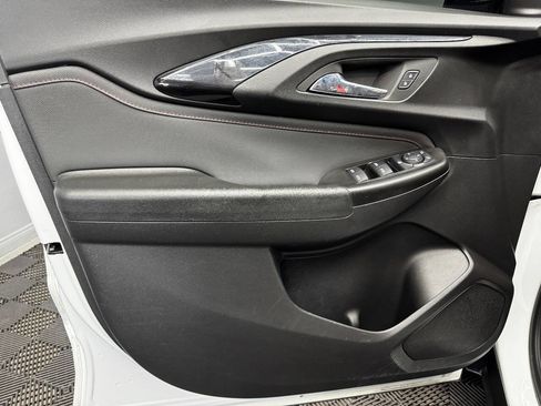 Used 2021 Chevrolet TrailBlazer RS image 36