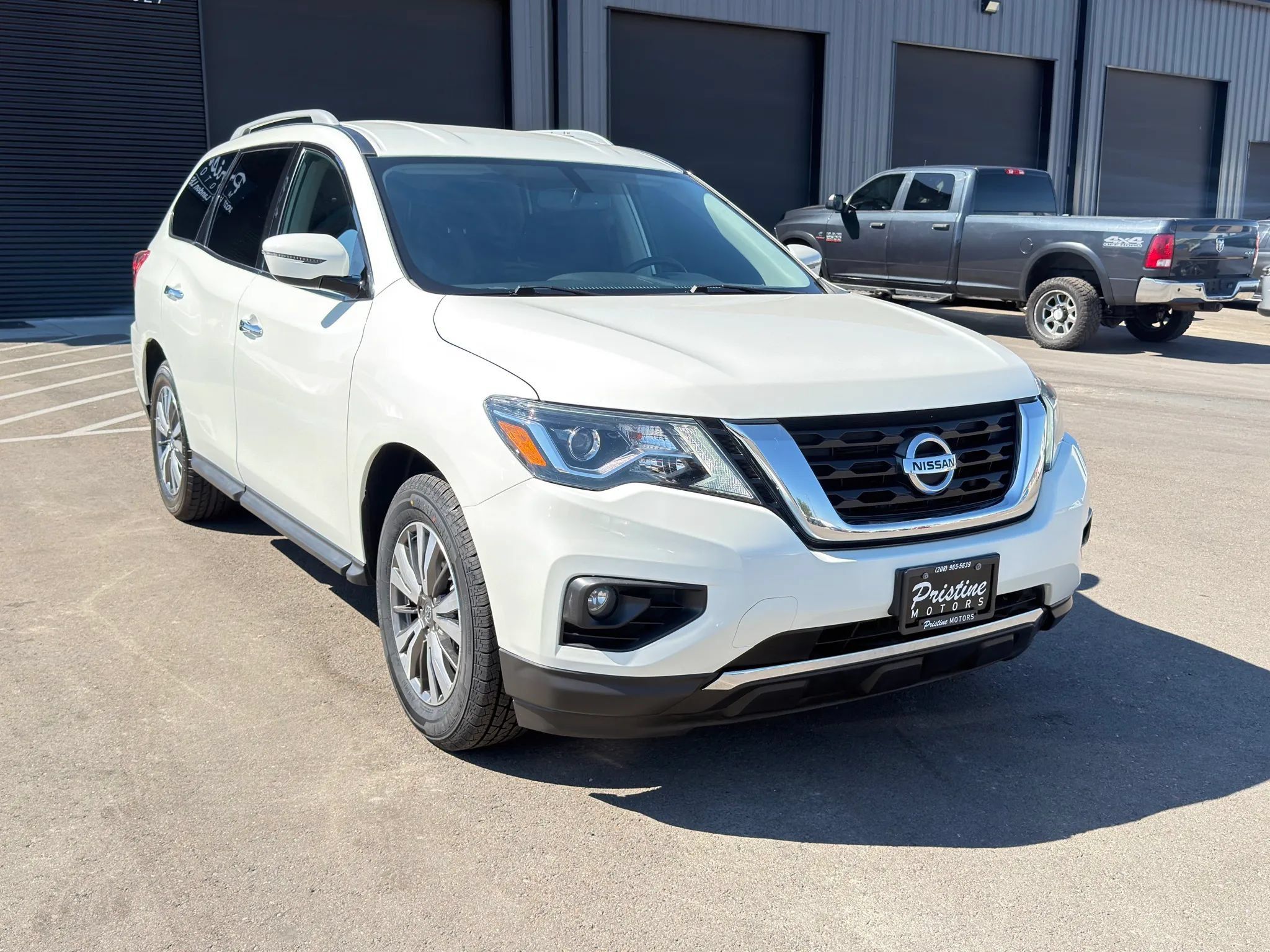 Used 2020 Nissan Pathfinder SV AWD/4WD image 2