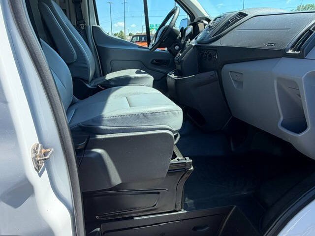 Used 2018 Ford Transit 250 130 Low Roof RWD image 12