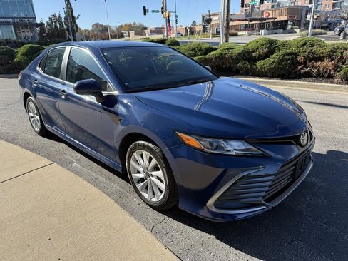 Used 2024 Toyota Camry LE image 3