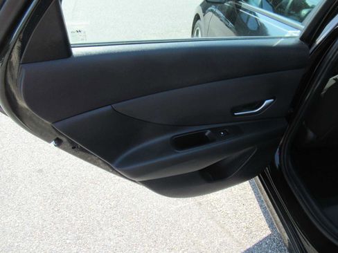 Used 2023 Hyundai Elantra SEL w/ Convenience Package FWD image 16