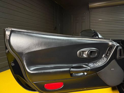 Used 2001 Chevrolet Corvette Convertible w/ Preferred Equipment Group2 image 21