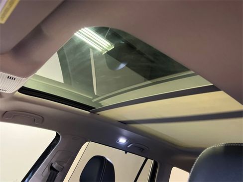 Certified 2025 Volkswagen Atlas SE image 29