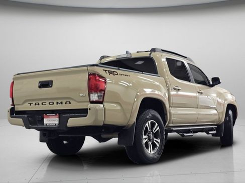 Used 2017 Toyota Tacoma TRD Sport image 23