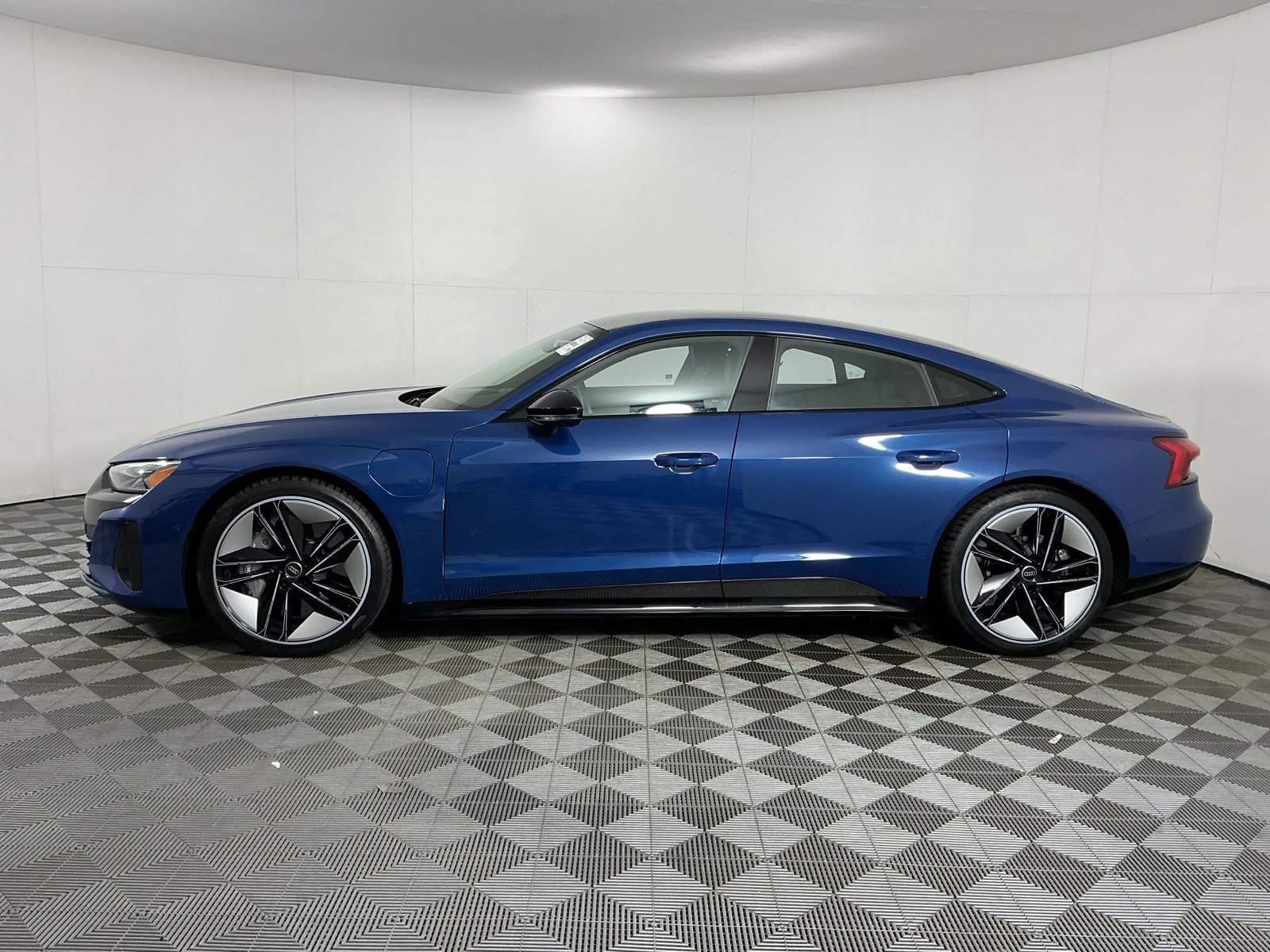Used 2024 Audi RS e-tron GT w/ Ceramic Brake Package AWD/4WD image 4