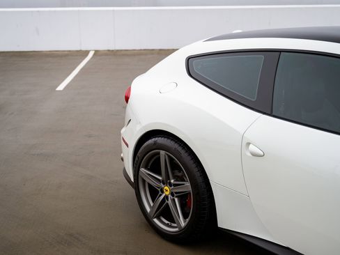 Used 2014 Ferrari FF image 4