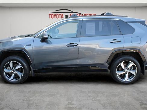 Used 2023 Toyota RAV4 SE w/ Weather & Moonroof Package image 27
