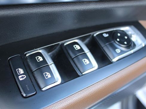 Used 2022 Kia Telluride SX w/ SX Prestige Package image 16