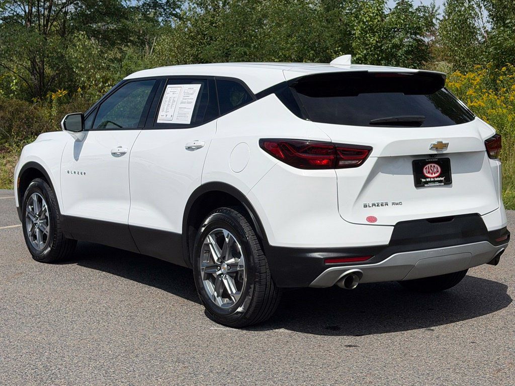 Used 2025 Chevrolet Blazer LT AWD/4WD image 32