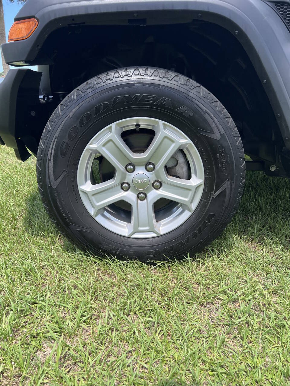 Used 2018 Jeep Wrangler Unlimited Sport S AWD/4WD image 3