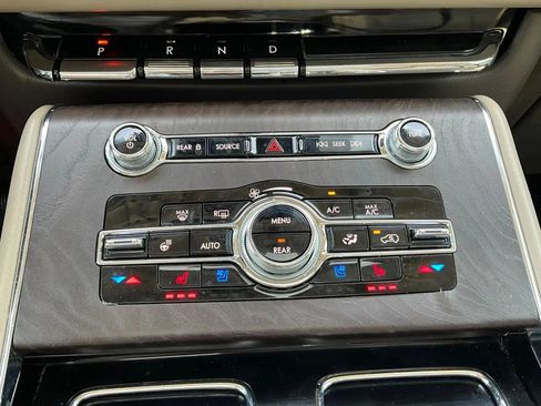 Used 2021 Lincoln Aviator Reserve w/ Equipment Group 201A AWD/4WD image 24