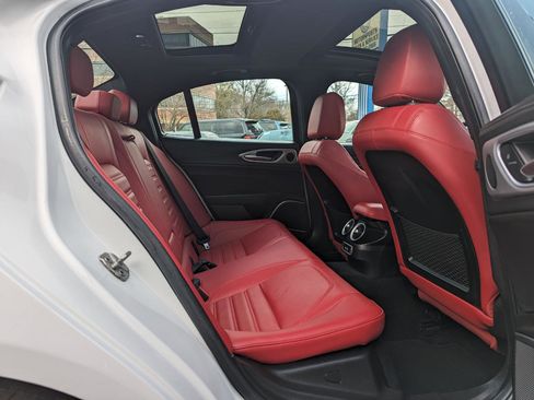 Used 2022 Alfa Romeo Giulia Veloce image 34