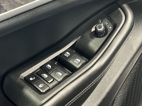 Used 2023 Jeep Grand Cherokee L Limited AWD/4WD image 14