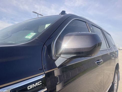 Used 2023 GMC Yukon SLT AWD/4WD image 3