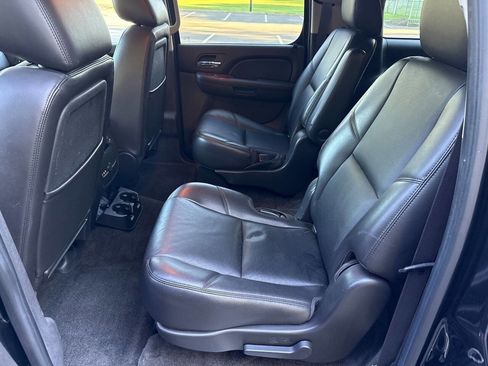 Used 2011 Chevrolet Suburban LTZ AWD/4WD image 15