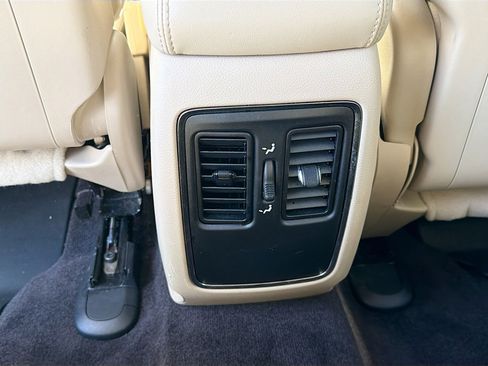 Used 2018 Jeep Grand Cherokee Laredo image 19