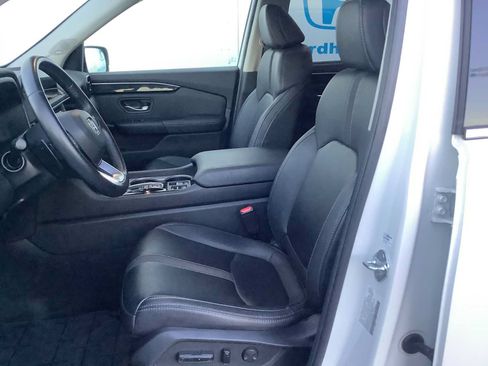 Used 2025 Honda Pilot Touring image 11