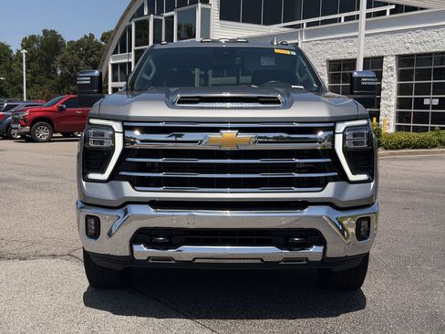 Used 2025 Chevrolet Silverado 2500 LTZ w/ LTZ Plus Package AWD/4WD image 6