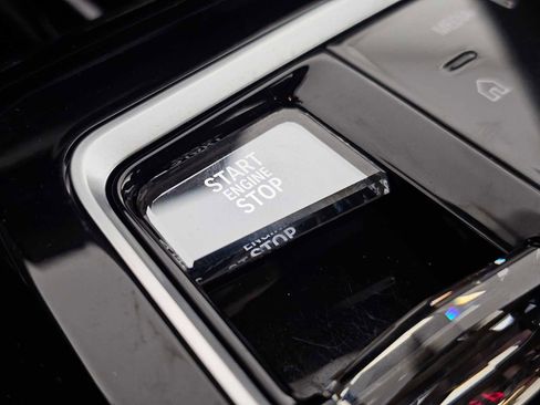 Used 2024 BMW 740i w/ Premium Package image 29