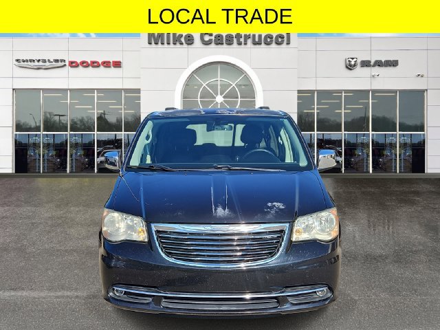 Used 2011 Chrysler Town & Country Touring-L w/ Entertainment Group #2 FWD image 2