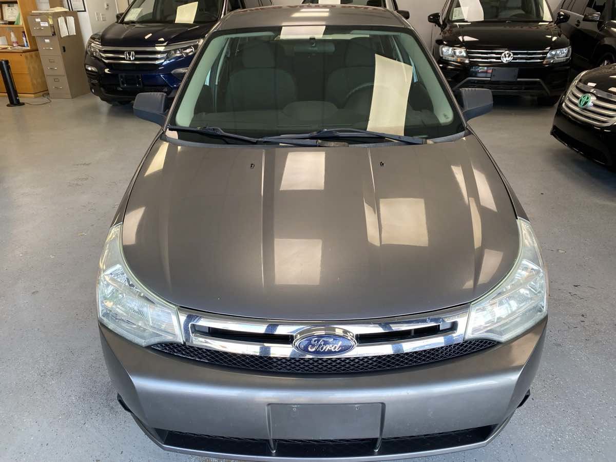 Used 2009 Ford Focus SE FWD image 1