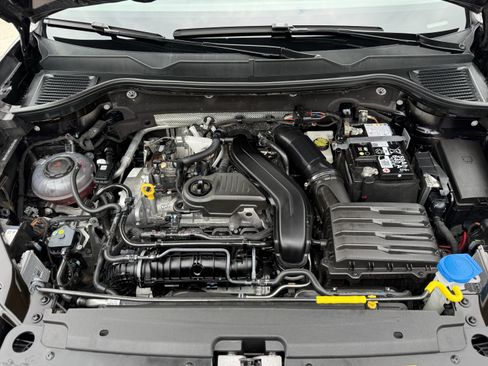 Used 2025 Volkswagen Taos SE image 31