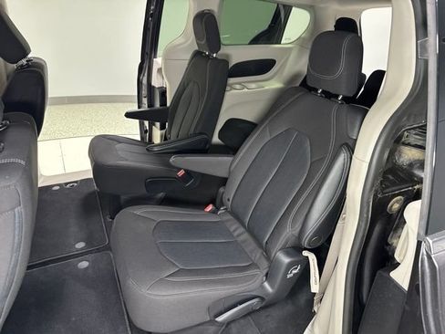Used 2022 Chrysler Voyager LX FWD image 25