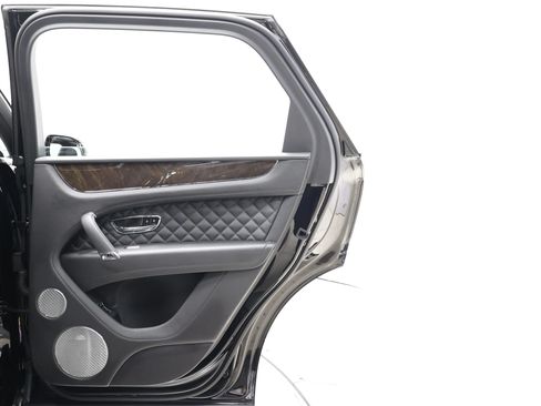 Used 2020 Bentley Bentayga Plug-In Hybrid AWD/4WD image 80
