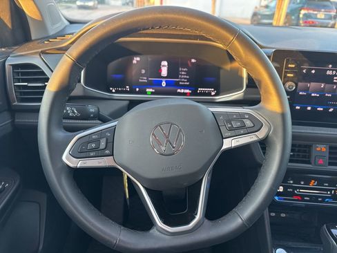 Used 2025 Volkswagen Taos SE image 12