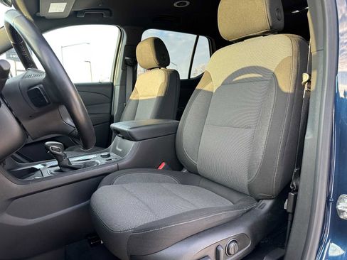 Used 2022 Chevrolet Traverse LT image 23