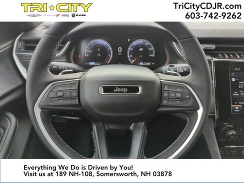 New 2025 Jeep Grand Cherokee Altitude image 14