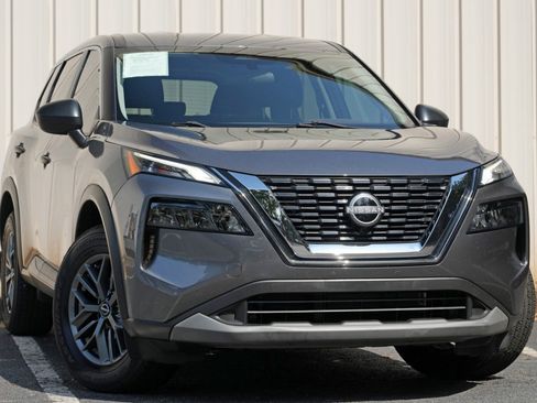 Used 2022 Nissan Rogue S FWD image 2