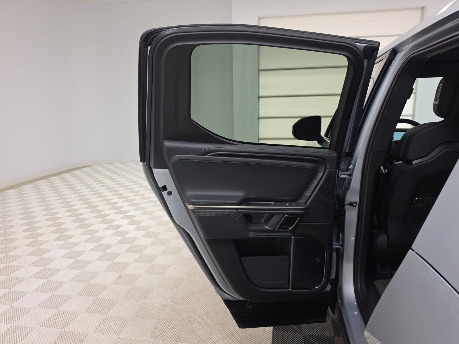 Used 2023 Rivian R1T Adventure Dual AWD/4WD image 17
