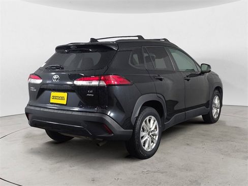 Used 2022 Toyota Corolla Cross LE image 5
