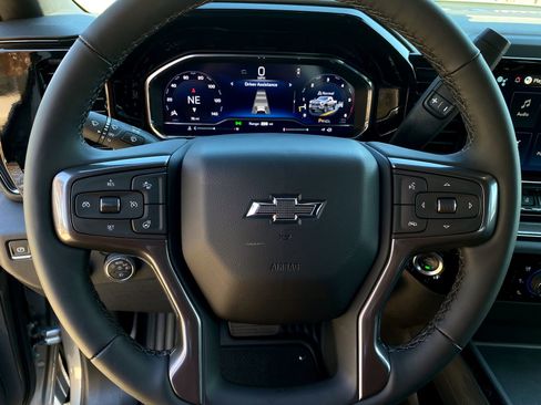 Used 2025 Chevrolet Silverado 2500 ZR2 w/ Technology Package image 28