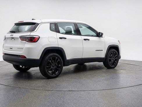 Used 2025 Jeep Compass Trailhawk image 9