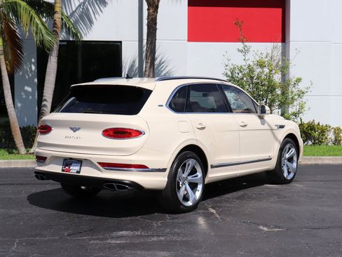Used 2021 Bentley Bentayga AWD/4WD image 34