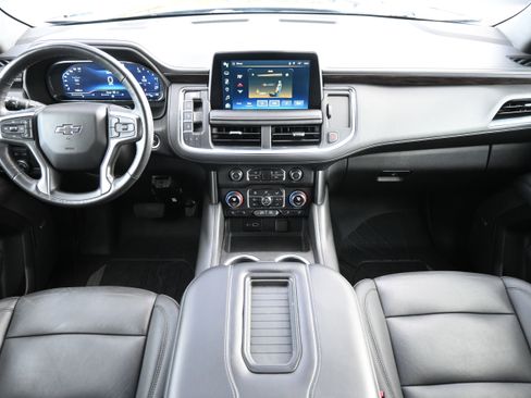 Used 2022 Chevrolet Tahoe Z71 w/ Luxury Package image 3