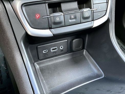 Used 2024 GMC Terrain SLE w/ Driver Convenience Package AWD/4WD image 32