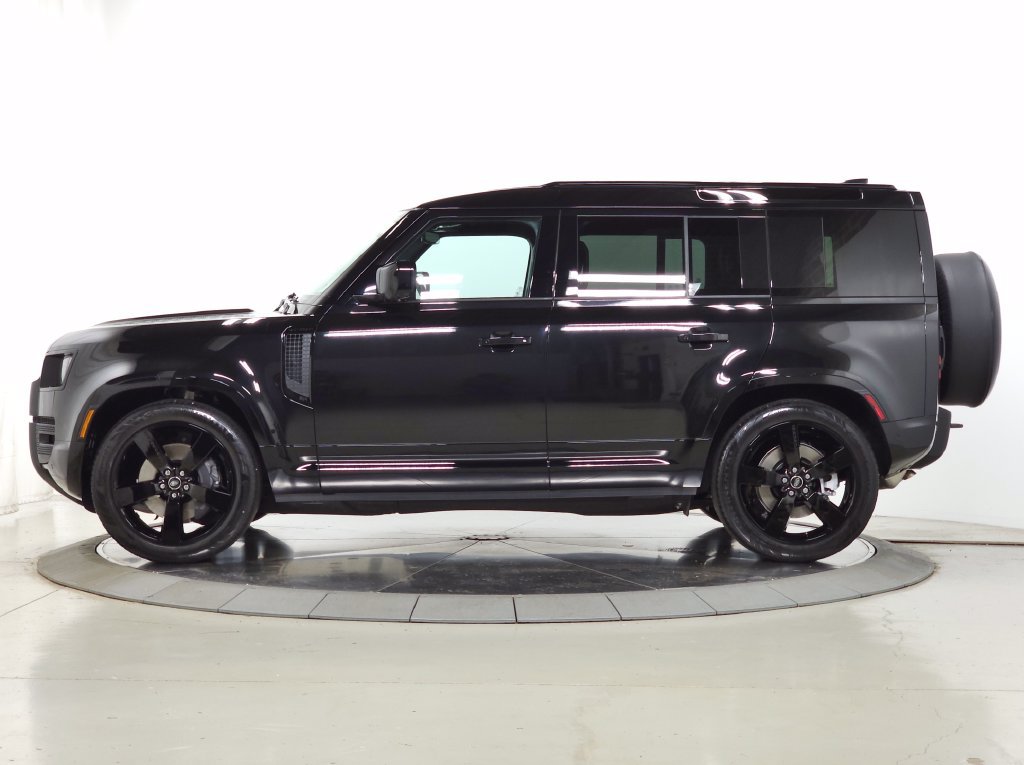Used 2025 Land Rover Defender 110 X-Dynamic SE AWD/4WD image 2