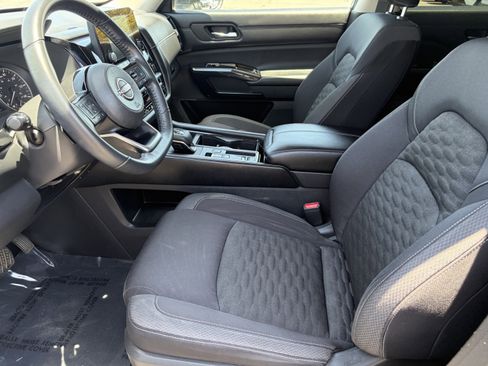 Used 2022 Nissan Pathfinder SV FWD image 19