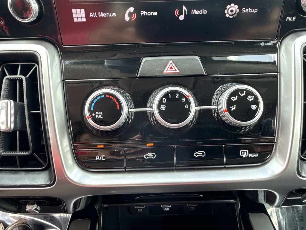 Used 2023 Kia Sorento LX FWD image 29