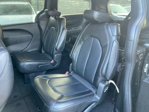 Used 2025 Chrysler Pacifica Select FWD image 21