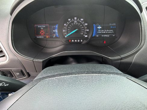 Used 2024 Ford Edge SEL image 21