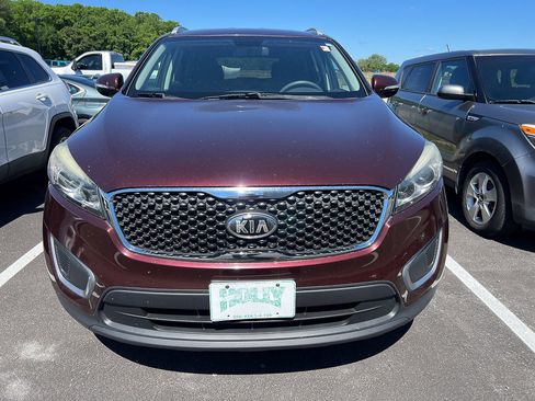 Used 2017 Kia Sorento FWD image 8