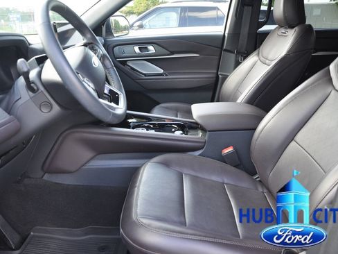 Used 2025 Ford Explorer Platinum RWD image 10